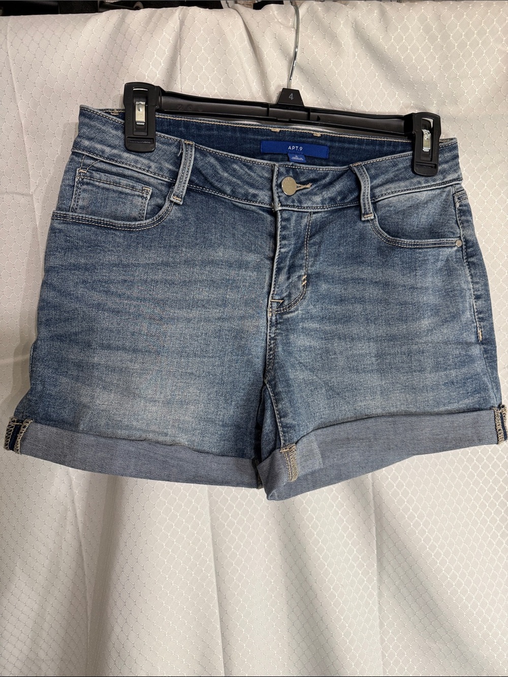 Apt 9 light wash cuffed Jean shorts in a size 6